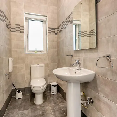 Apartment Tower Road Seafront Home, With 3br & Working Space By 360 Estates Sliema