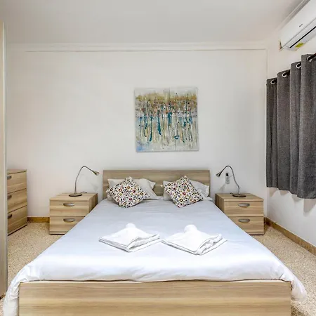 Apartment Tower Road Seafront Home, With 3br & Working Space By 360 Estates *